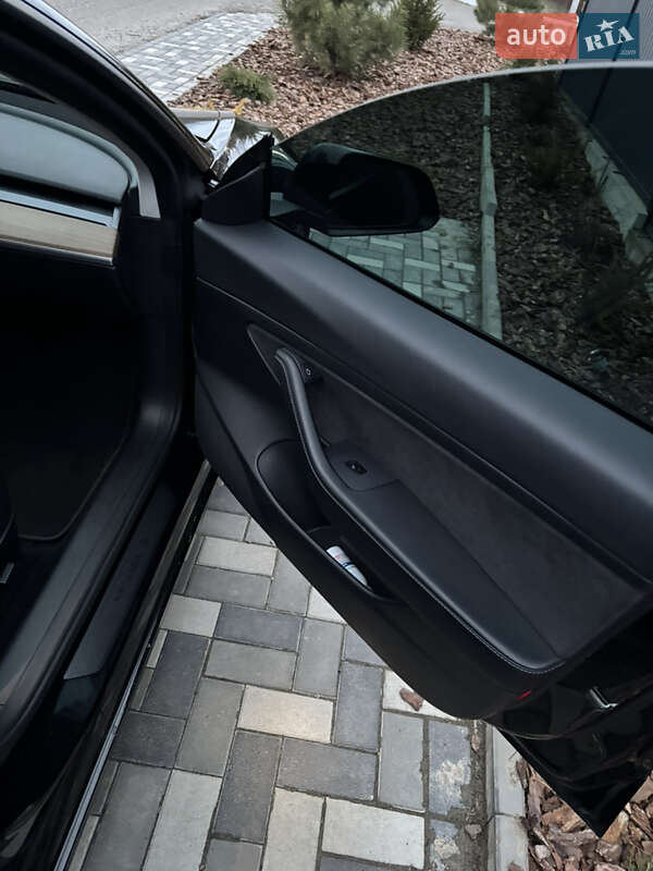 Седан Tesla Model 3 2020 в Киеве