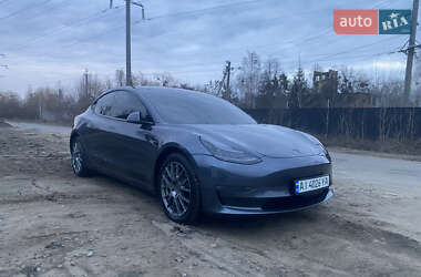 Седан Tesla Model 3 2018 в Бучі