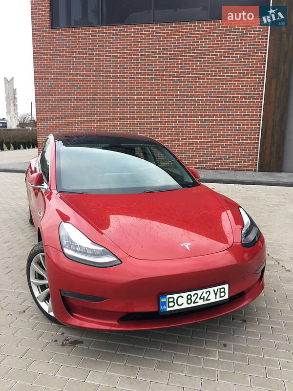 Седан Tesla Model 3 2018 в Буске