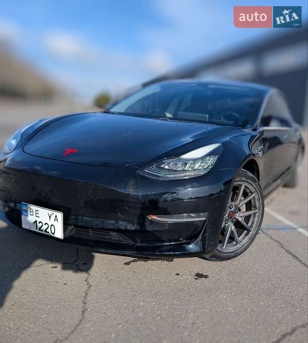 Седан Tesla Model 3 2019 в Николаеве