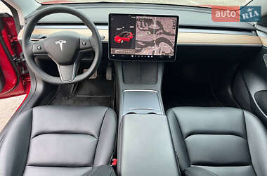 Седан Tesla Model 3 2022 в 