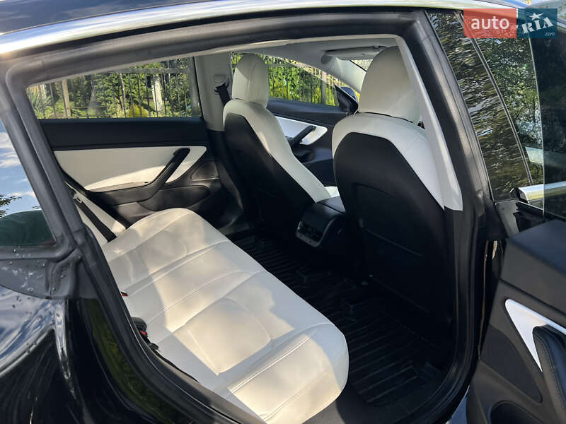 Седан Tesla Model 3 2018 в Долине