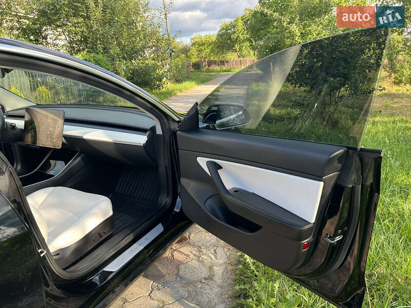 Седан Tesla Model 3 2018 в Долине