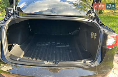 Седан Tesla Model 3 2018 в 