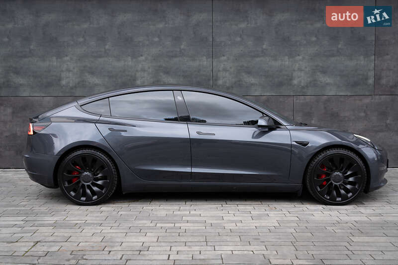 Седан Tesla Model 3 2021 в 