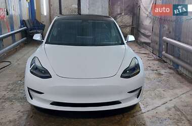 Седан Tesla Model 3 2022 в 