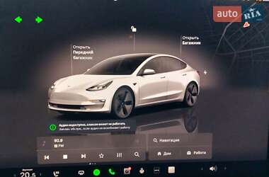 Седан Tesla Model 3 2022 в 