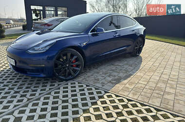 Седан Tesla Model 3 2019 в Ужгороді