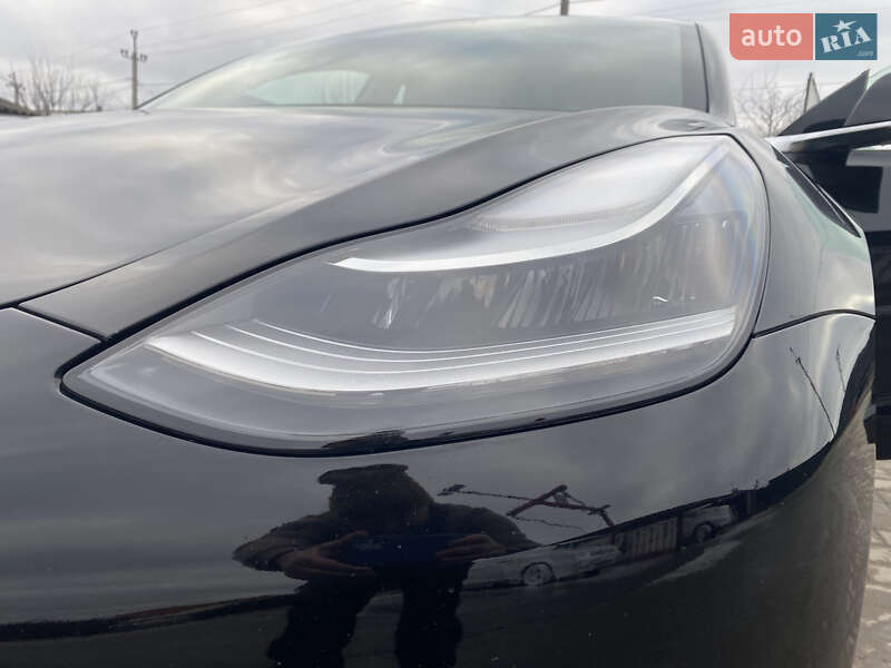 Седан Tesla Model 3 2019 в Городке