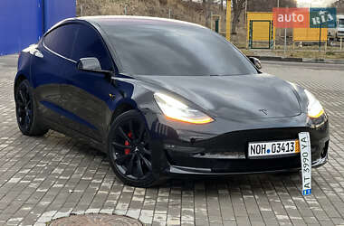 Седан Tesla Model 3 2019 в Калуші