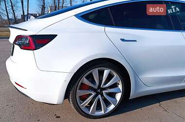 Седан Tesla Model 3 2019 в 