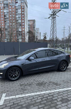 Седан Tesla Model 3 2021 в Киеве