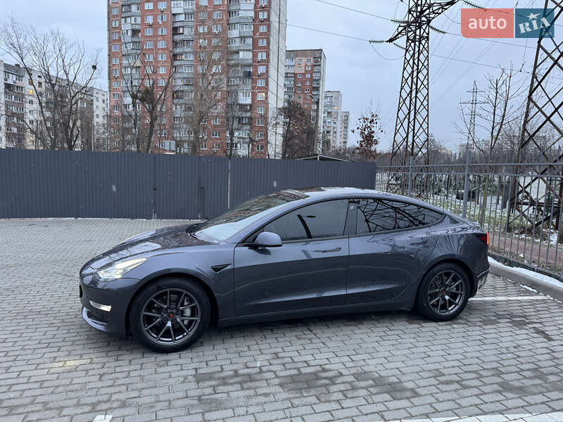 Седан Tesla Model 3 2021 в Киеве