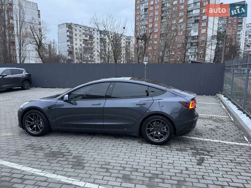 Седан Tesla Model 3 2021 в Києві