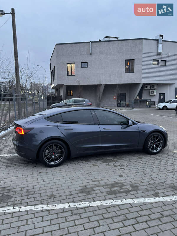 Седан Tesla Model 3 2021 в Києві