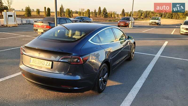 Седан Tesla Model 3 2020 в Дніпрі