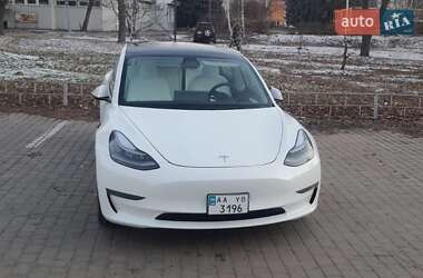 Седан Tesla Model 3 2022 в 