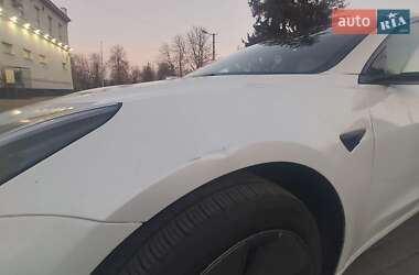 Седан Tesla Model 3 2022 в 
