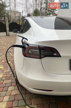 Седан Tesla Model 3 2022 в 