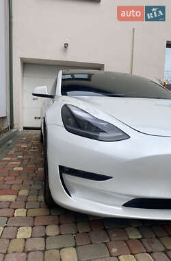 Седан Tesla Model 3 2022 в 