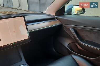 Седан Tesla Model 3 2020 в 