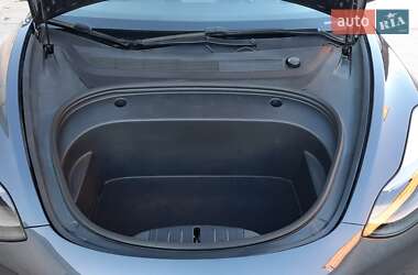 Седан Tesla Model 3 2020 в 