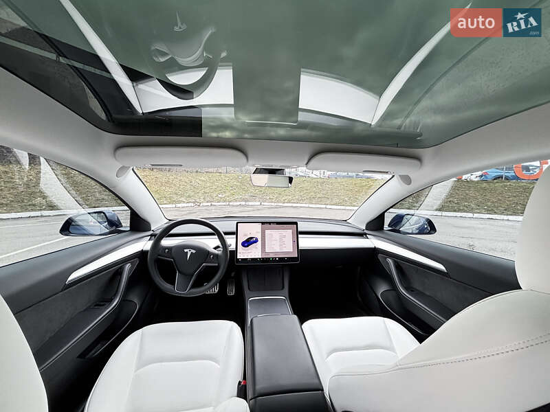 Седан Tesla Model 3 2023 в Львові