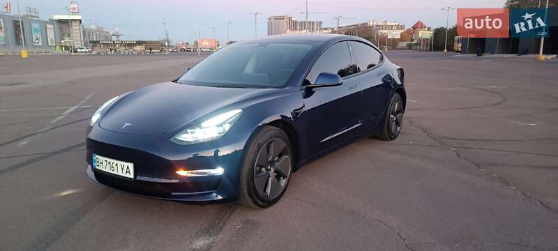 Седан Tesla Model 3 2023 в Одессе