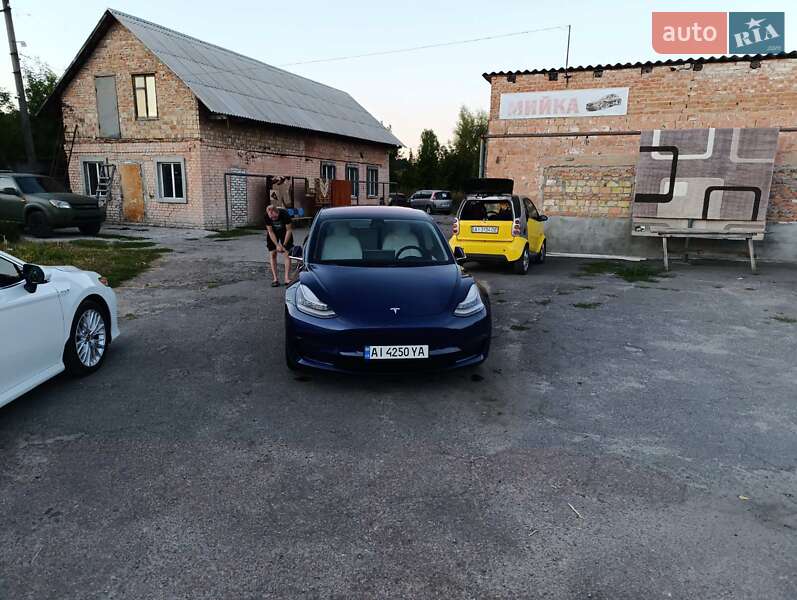 Седан Tesla Model 3 2018 в Киеве