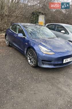 Седан Tesla Model 3 2020 в Ужгороді