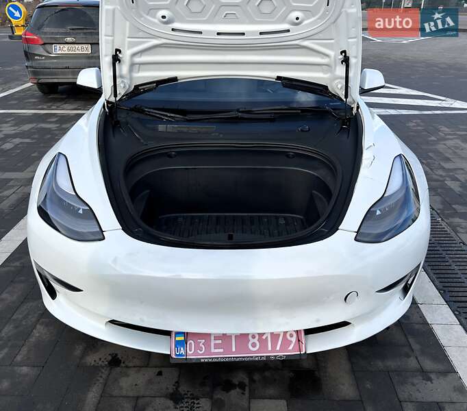 Седан Tesla Model 3 2021 в Луцке