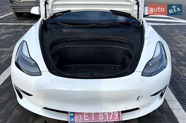 Седан Tesla Model 3 2021 в 