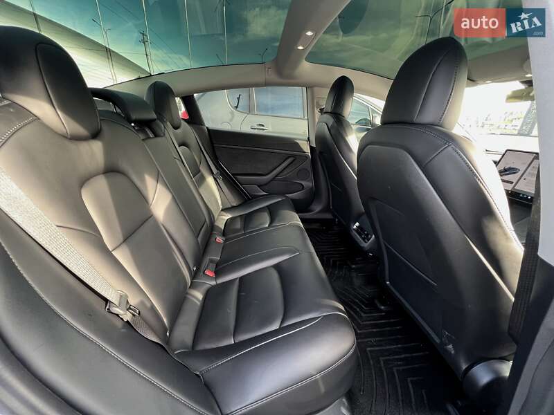 Седан Tesla Model 3 2021 в Луцке