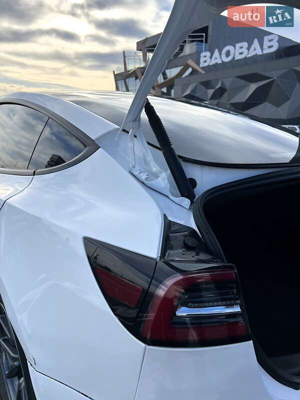 Седан Tesla Model 3 2021 в Луцке