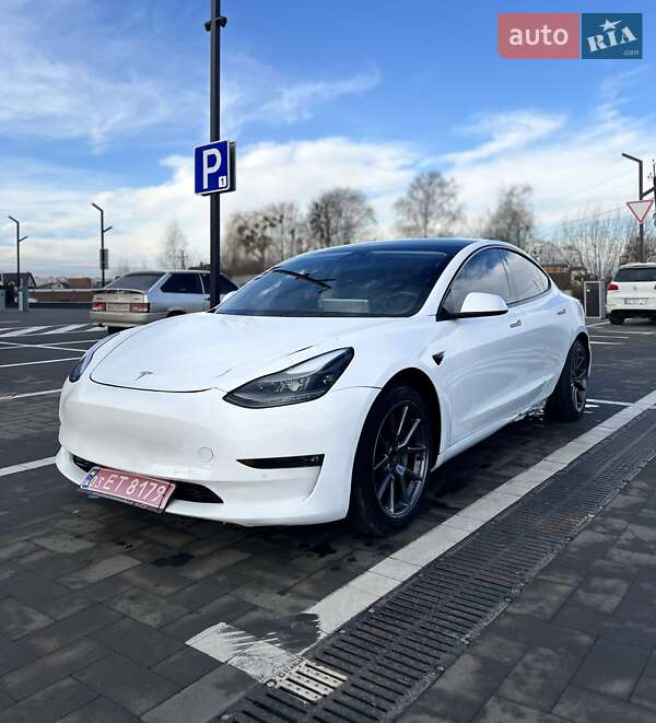 Седан Tesla Model 3 2021 в Луцке