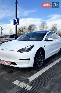Седан Tesla Model 3 2021 в 