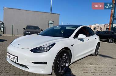 Седан Tesla Model 3 2020 в 