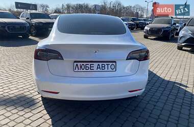 Седан Tesla Model 3 2020 в 
