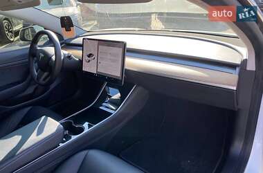 Седан Tesla Model 3 2020 в 