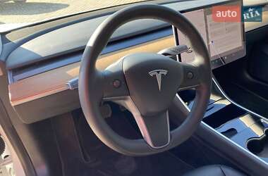 Седан Tesla Model 3 2020 в 