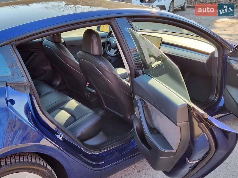 Седан Tesla Model 3 2022 в Львове