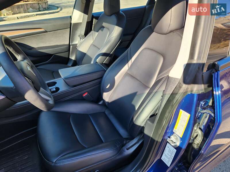 Седан Tesla Model 3 2022 в Львове