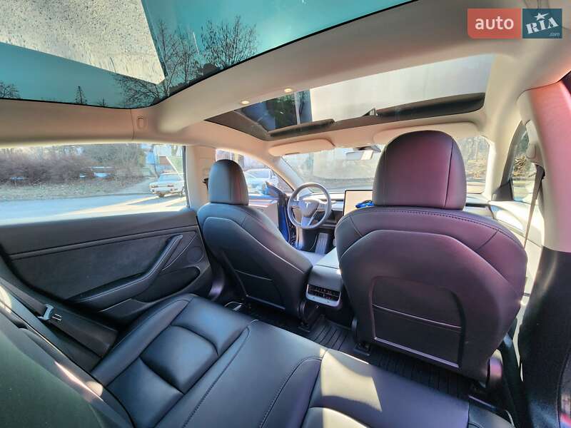 Седан Tesla Model 3 2022 в Львове