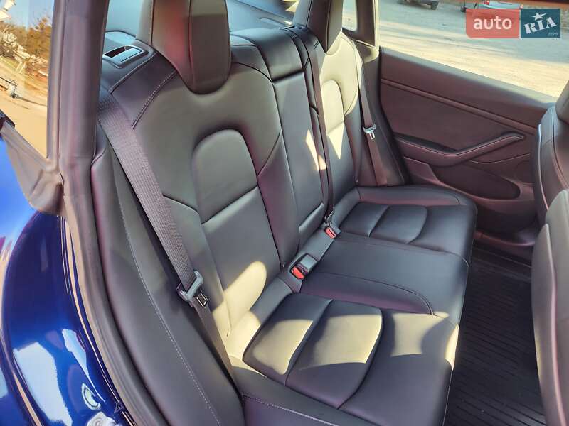 Седан Tesla Model 3 2022 в Львове