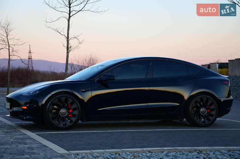 Седан Tesla Model 3 2021 в Мукачево