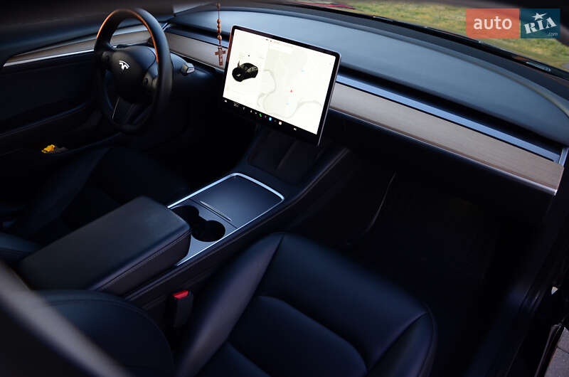 Седан Tesla Model 3 2021 в Мукачево