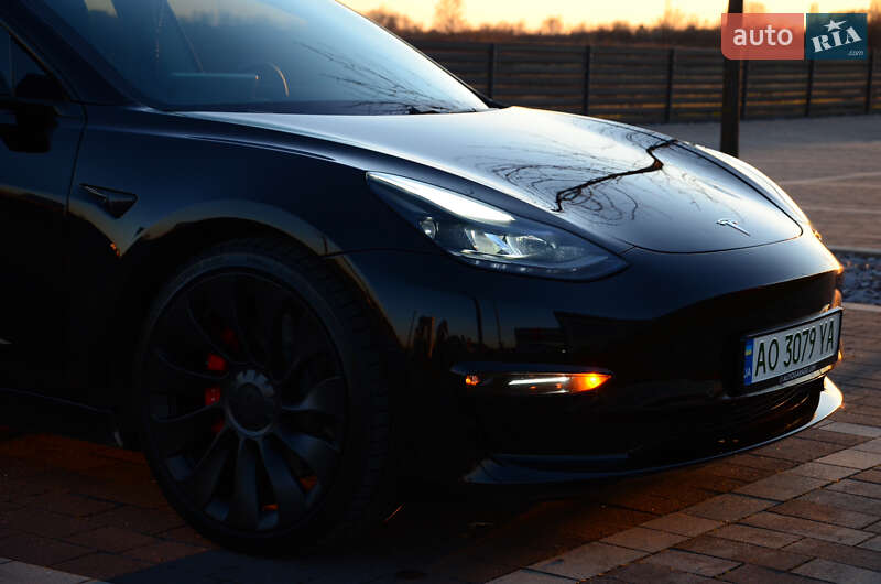 Седан Tesla Model 3 2021 в Мукачево