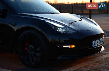 Седан Tesla Model 3 2021 в 