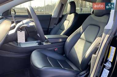 Седан Tesla Model 3 2022 в 