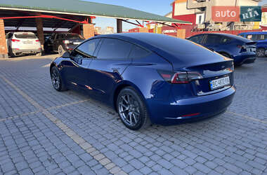Седан Tesla Model 3 2021 в 